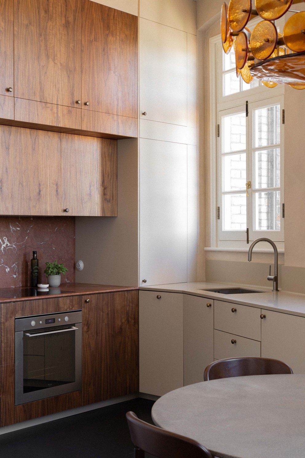 St Giles Tower, Camberwell | A bespoke kitchen in unusual curved space | Interior Designers